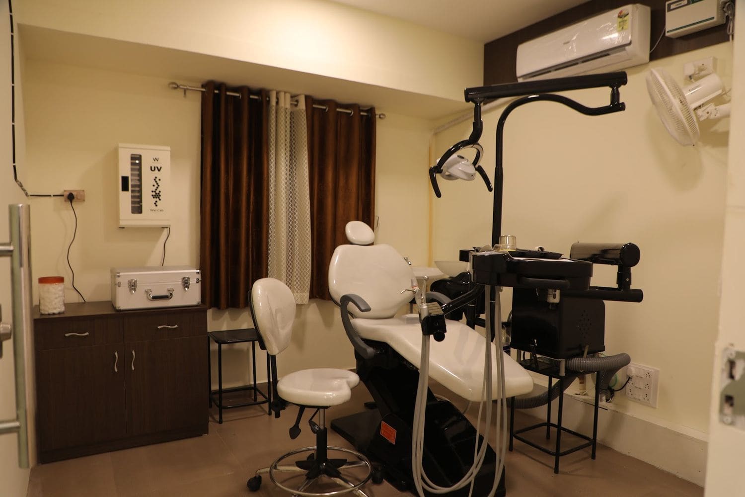 Operatory at Rudra Dental where root canal treatment is carried out